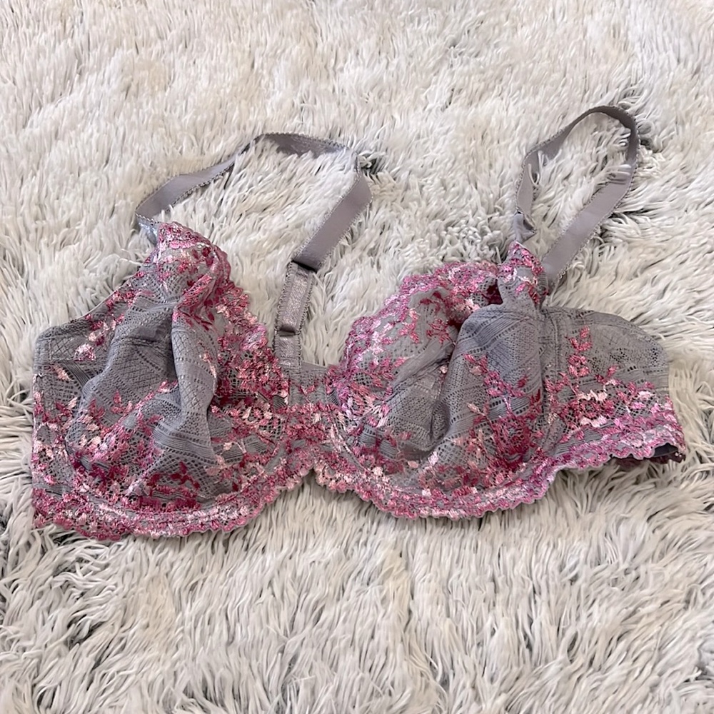 Gray and pink lace bra. Wacoal. 38C. Beautiful